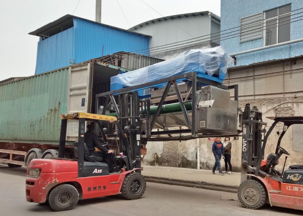 力凈成功和伊拉克客戶簽訂合同,訂購4臺洗衣房設(shè)備 力凈成功和伊拉克客戶簽訂合同,訂購4臺洗衣房設(shè)備