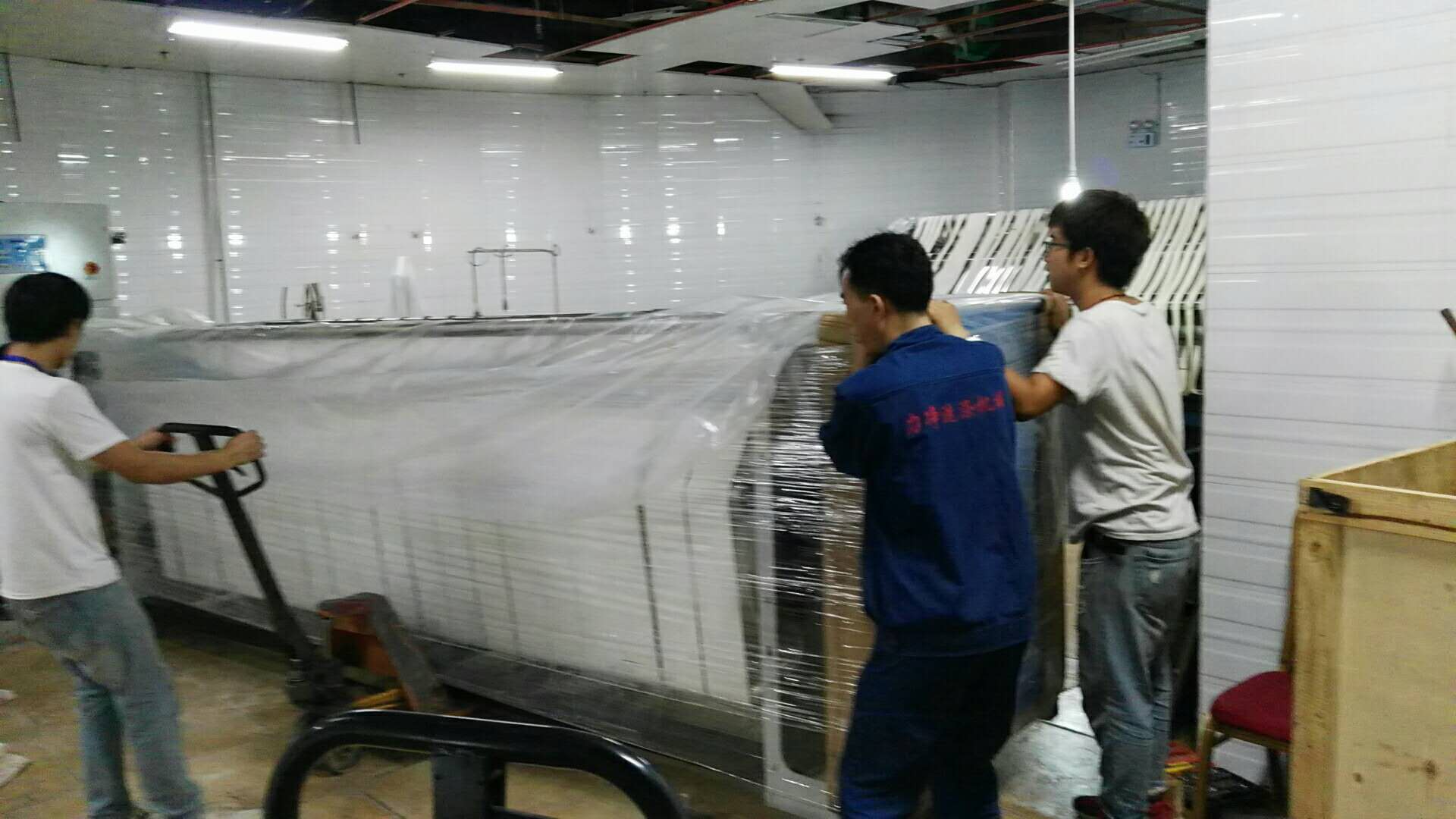 六盤水喜來登酒店洗衣房設(shè)備安裝順利進行中 六盤水喜來登酒店洗衣房設(shè)備安裝順利進行中