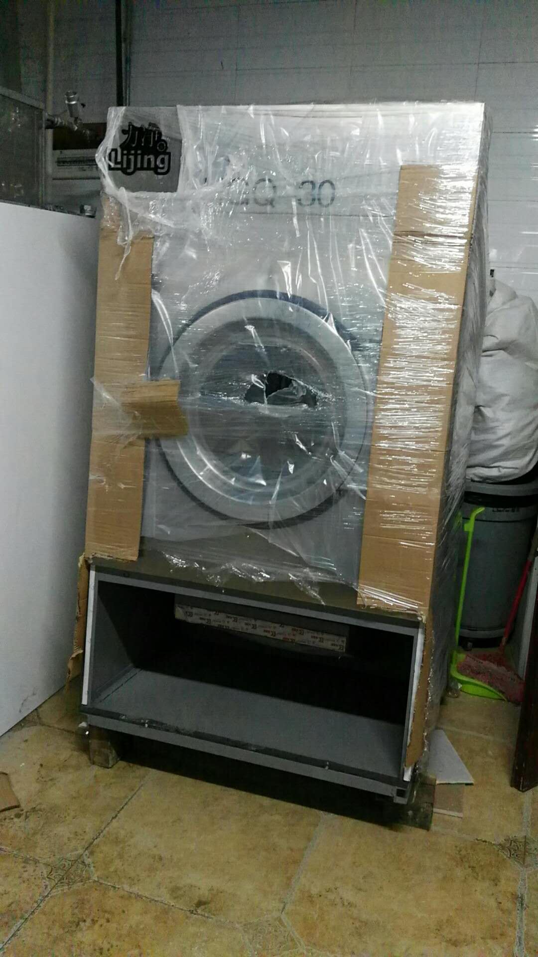 六盤水喜來登酒店洗衣房設(shè)備安裝順利進行中 六盤水喜來登酒店洗衣房設(shè)備安裝順利進行中